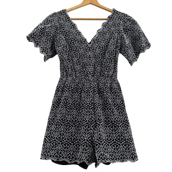 Express Formal Romper Overalls Black White Geometric Lined V Neck Women's Size S - Picture 2 of 16